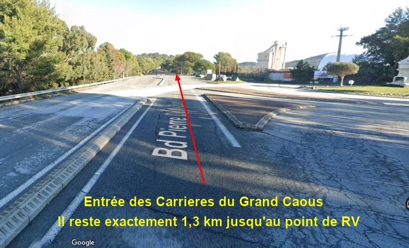 Acces St RAPHAEL Esterel D100 Grand Caous 2 Passage devant entree carrieres